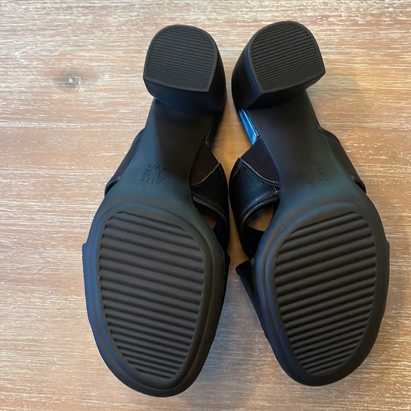 Naturalizer Black Genn Rythm Block Heel
Crisscross Strap Sandal Size 9.5 NWOT - Picture 6 of 8